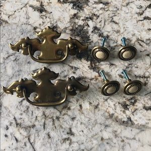 Vintage knobs and pulls 🧳